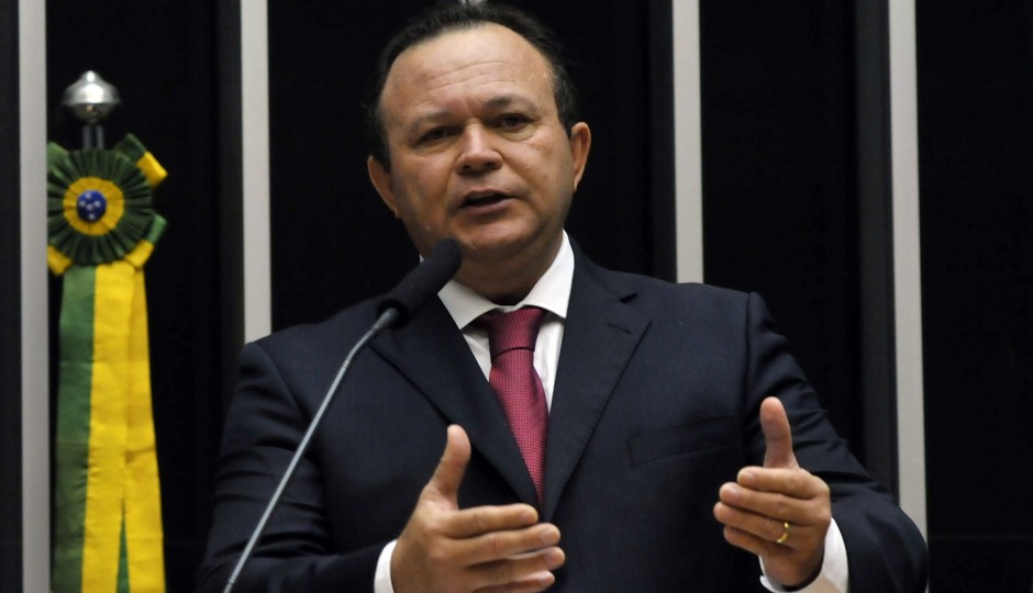 Empresa de Carlos Brandão é envolvida no desvio de recursos federais de convênio