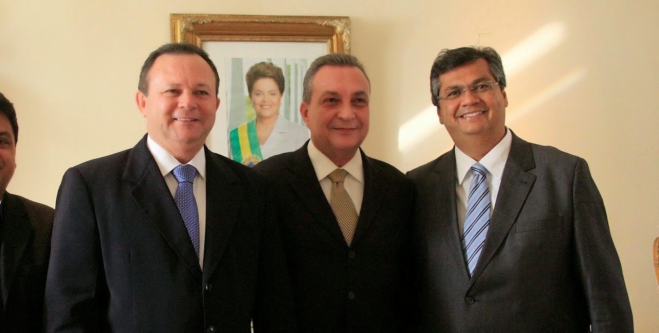 O neo-tucano Luis Fernando Silva, ladeado do vice-governador Carlos Brandão e do governador Flávio Dino