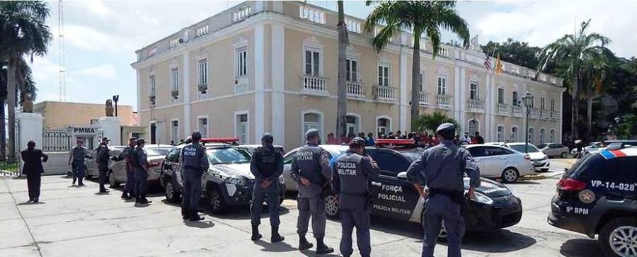 Como Roseana, Flávio Dino manda PM cercar Palácio dos Leões e não recebe manifestantes