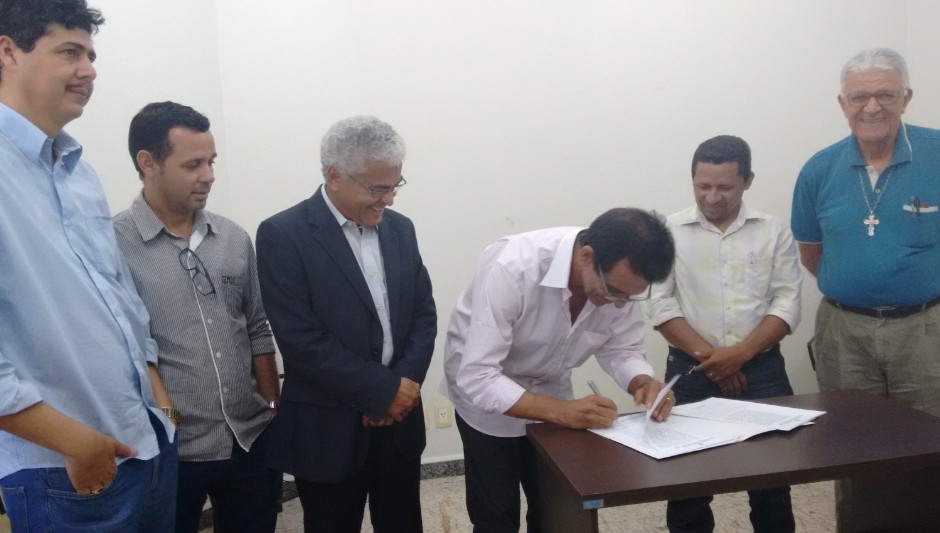 Sebrae se reúne com o prefeito de Açailândia e município adere à RedeSim