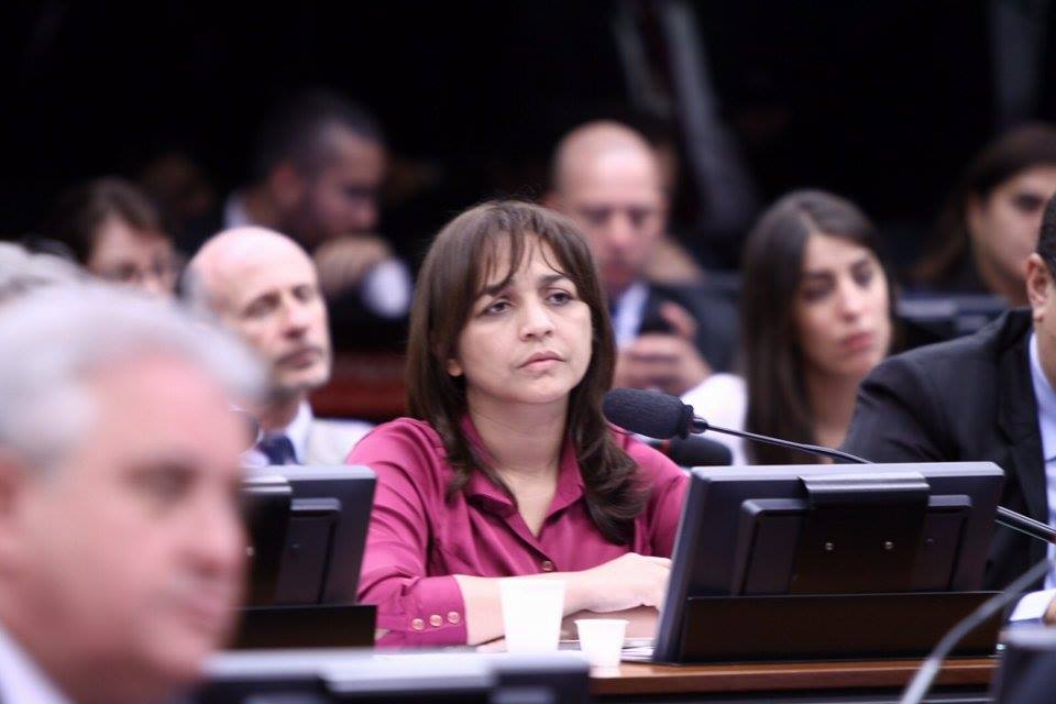 A deputada federal Eliziane Gama, durante depoimento de Ricardo Pessoa, dono da UTC, à CPI da Petrobras