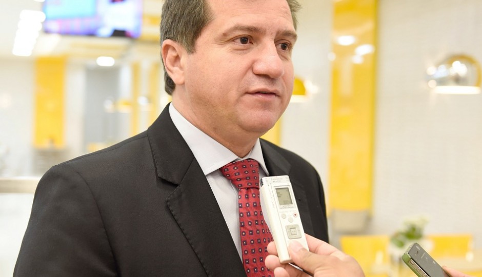 Relatório aponta que Simplício Araújo assinou contrato superfaturado em mais de 50%
