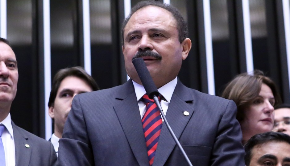 STF afasta Cunha da presidência da Câmara; Waldir Maranhão assume