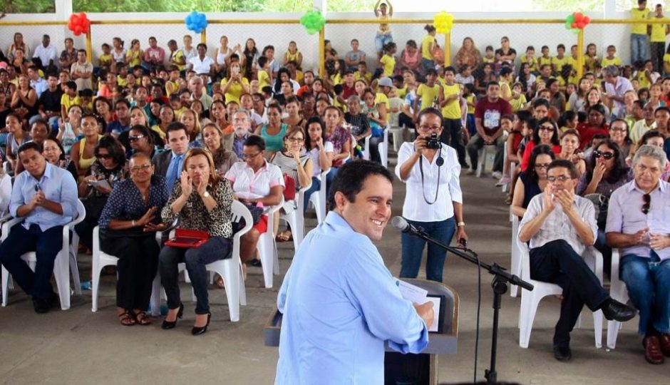 São Luís: Professores aprovam indicativo de greve; 85 mil alunos ficarão sem aulas