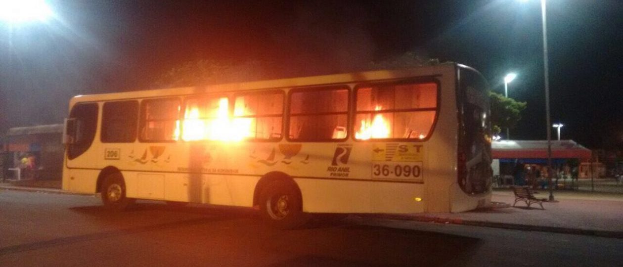 Bonde dos 40 volta a incendiar ônibus na Região Metropolitana de São Luís