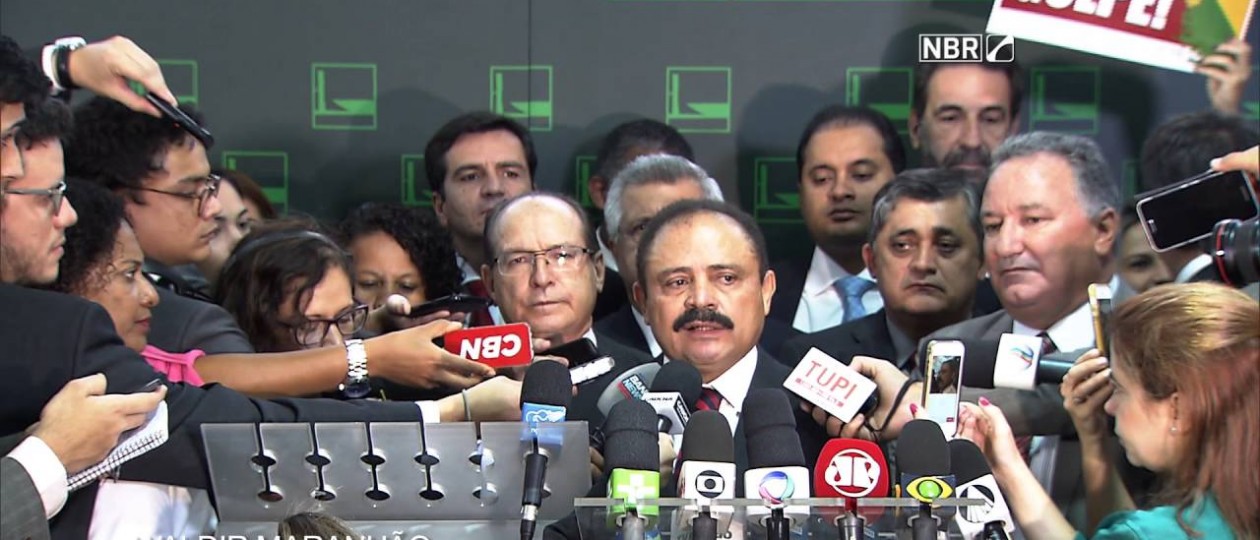 Waldir Maranhão articula permanência na Presidência da Câmara