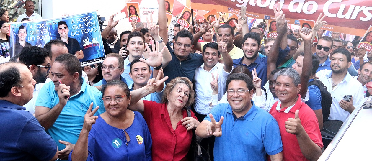 Wellington arrasta multidão durante caminhada no Centro de São Luís