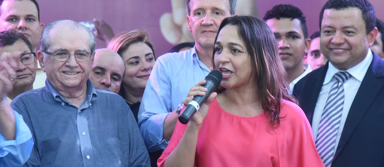 A candidato a prefeitura de São Luís, Eliziane Gama, e o seu ex-adversário e prefeito da cidade, João Castelo