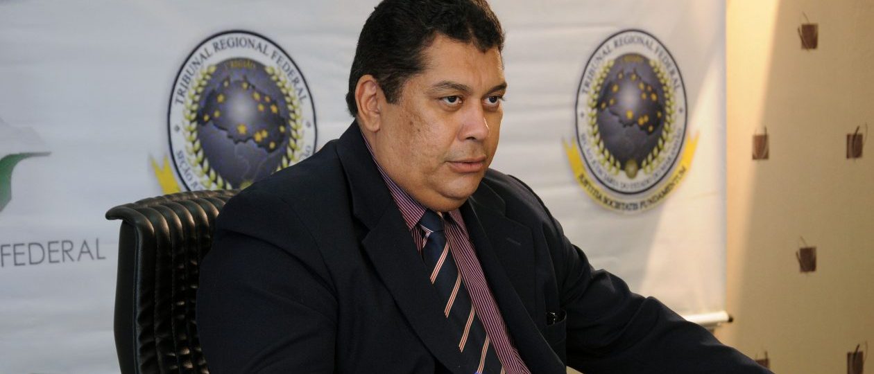 Conheça Magno Linhares, juiz responsável pela soltura e retorno de Lidiane à prefeitura
