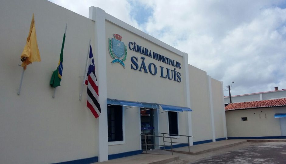 Atuação de vereadores de São Luís se resume a pedidos por tapa-buracos