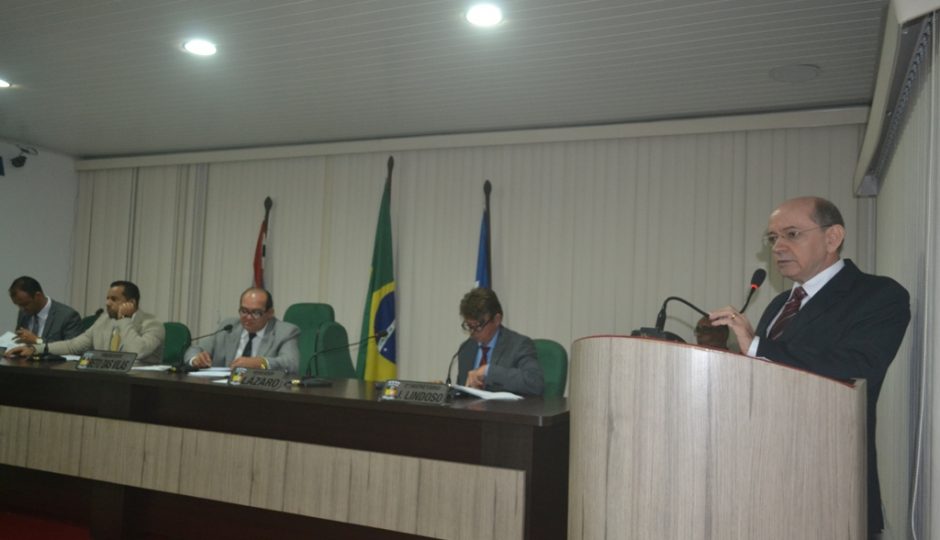 Eudes Sampaio apresenta relatório fiscal e orçamentário de 2016 na Câmara