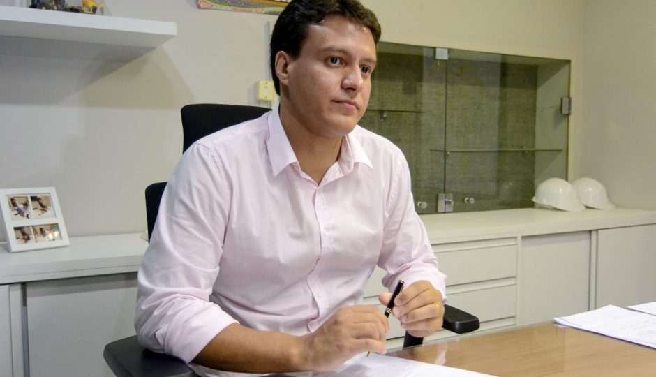Felipe Camarão leva pito do MP por falta de recursos a estudante com Down