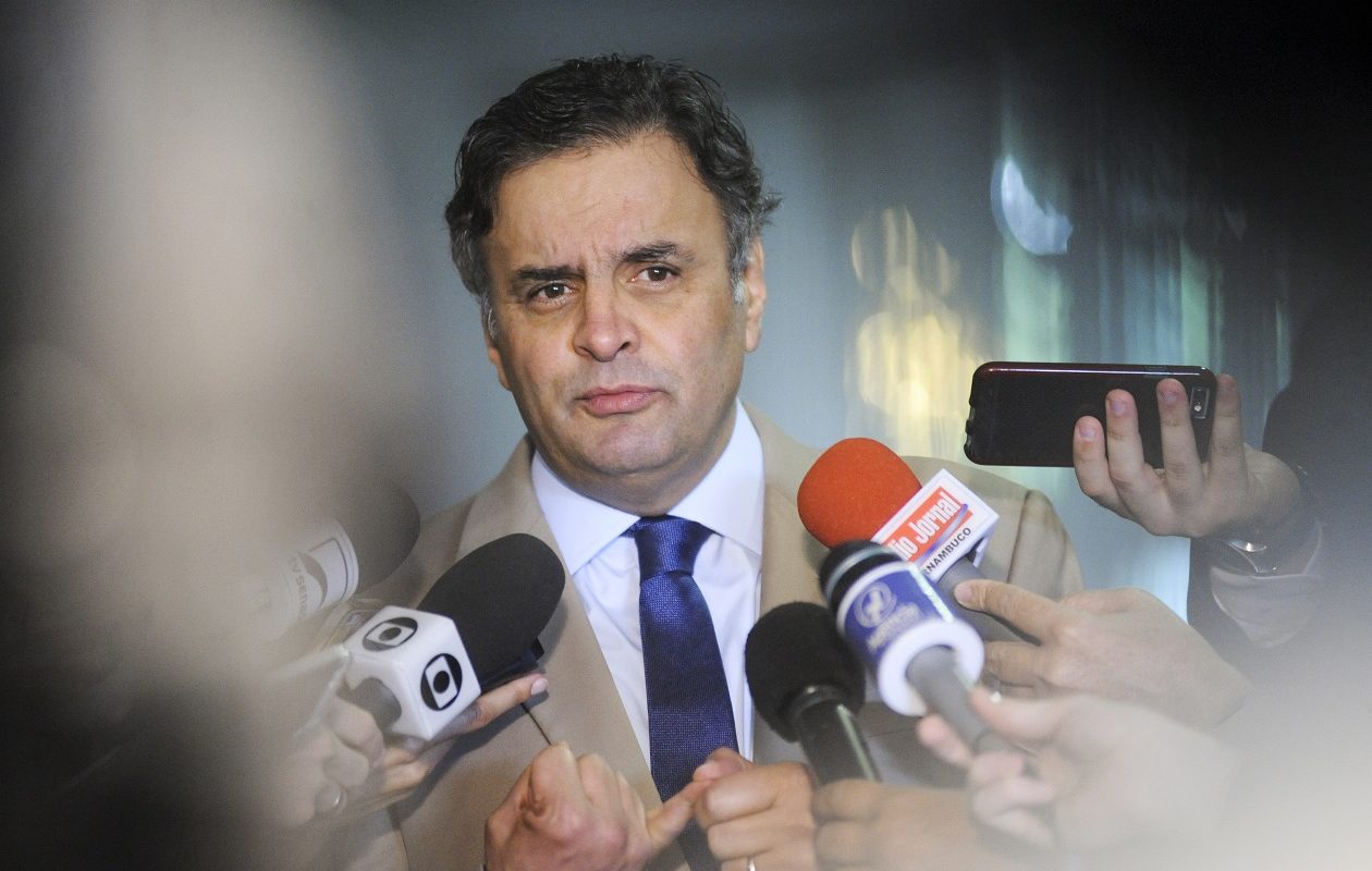 PGR pede prisão de Aécio Neves e STF afasta senador