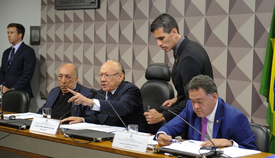 Conselho mantém arquivamento de pedido de cassação de Aécio Neves