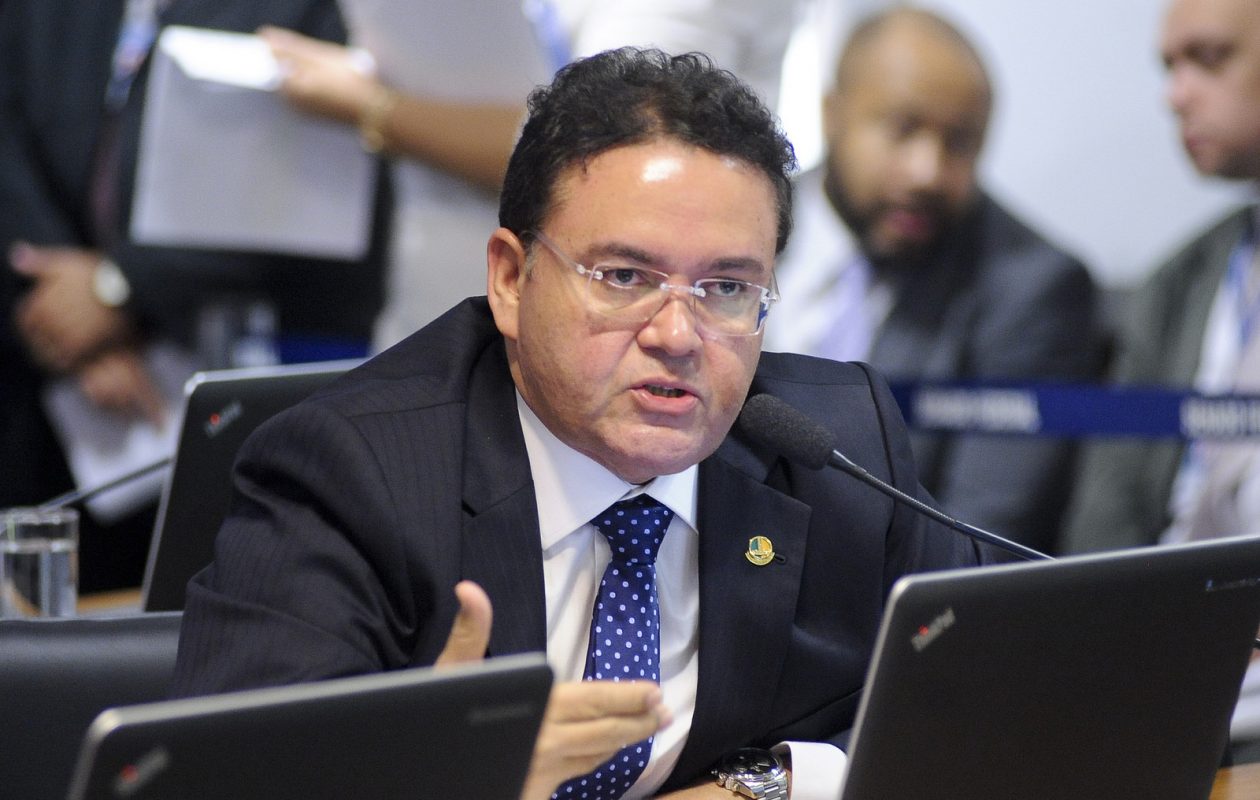Roberto Rocha quer desconto maior para beneficiados com tarifa social