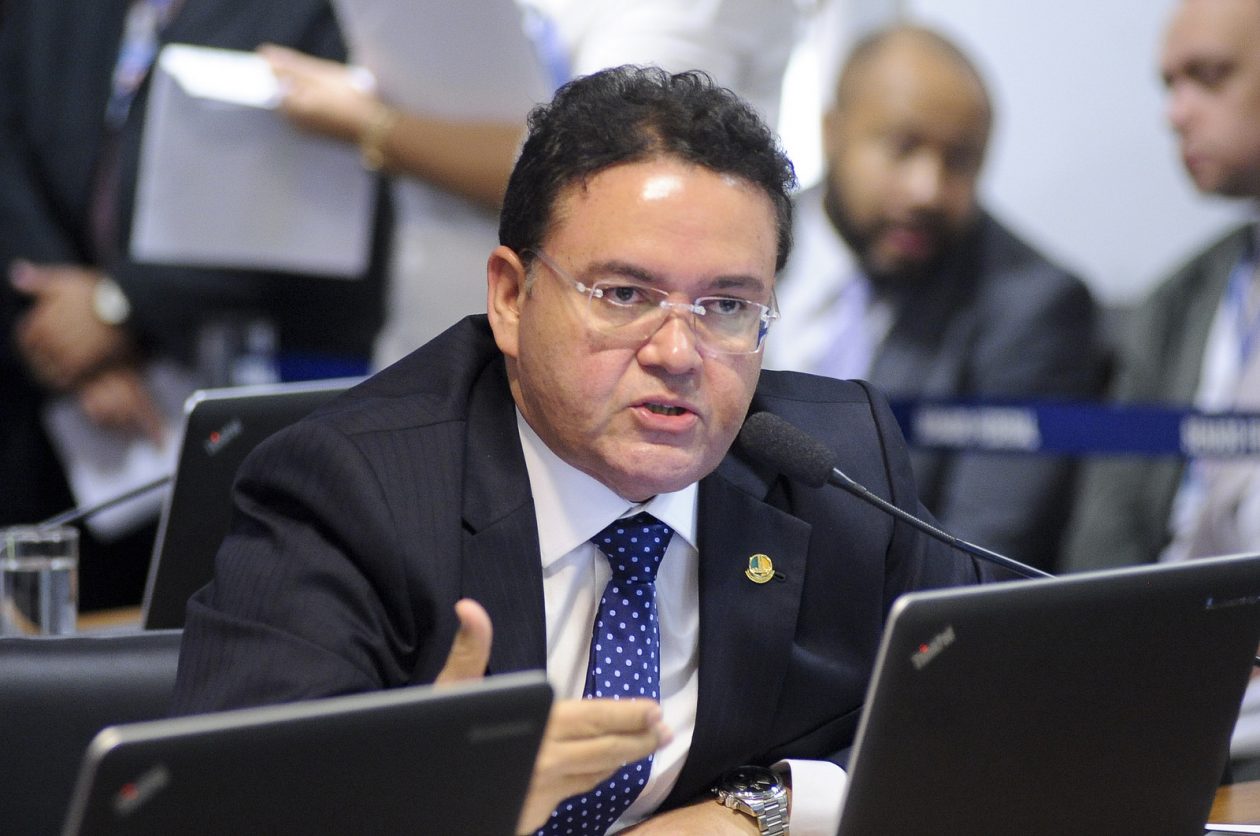 Roberto Rocha quer desconto maior para beneficiados com tarifa social