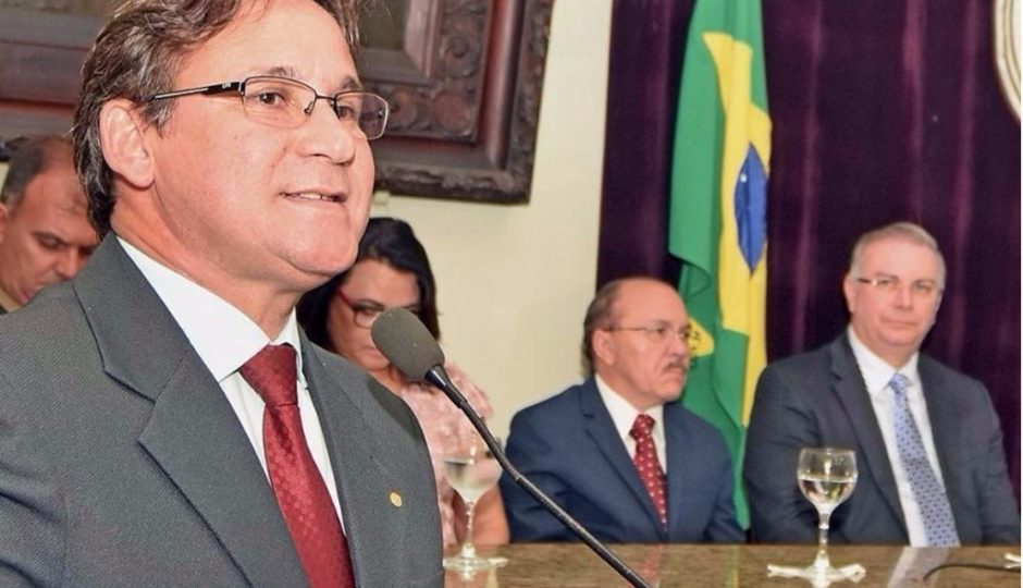 Promotoria instaura inquérito sobre acumulo de cargos de Júlio Pinheiro
