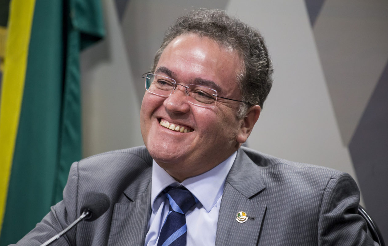 Justiça extingue punibilidade de Roberto Rocha em queixa-crime de Simplício Araújo