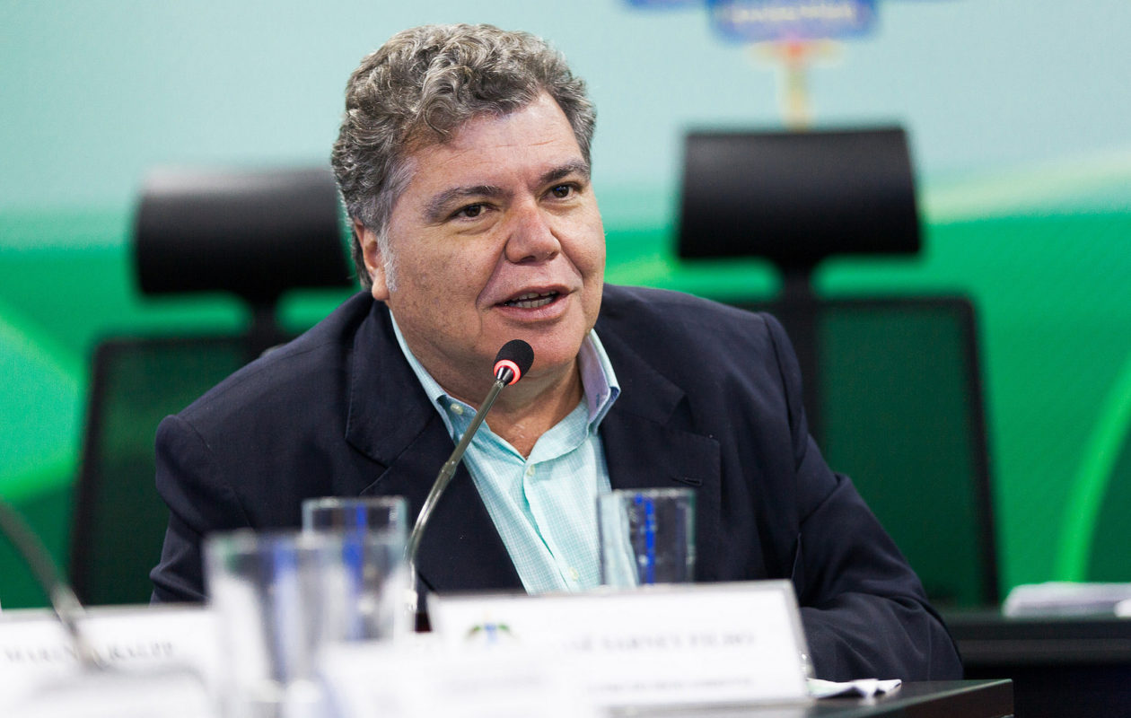 Sarney Filho defende redução do ICMS sobre os combustíveis