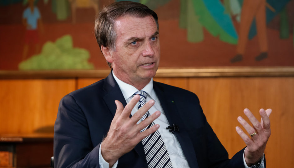Bolsonaro sanciona lei que permite ausência de alunos em aulas por motivo religioso