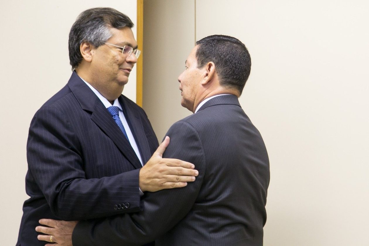 Dino vai a Mourão e tenta construir pontes com o governo Bolsonaro