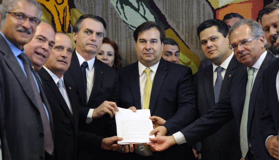 Jair Bolsonaro entrega ao Congresso proposta de reforma da Previdência
