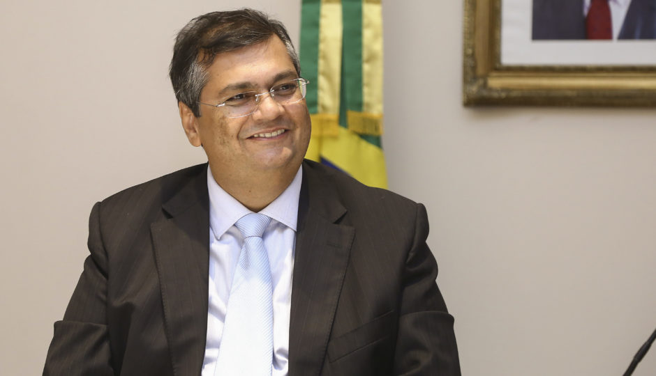 Pré-candidatura de Flávio Dino à Presidência é repercutida por filho de Bolsonaro