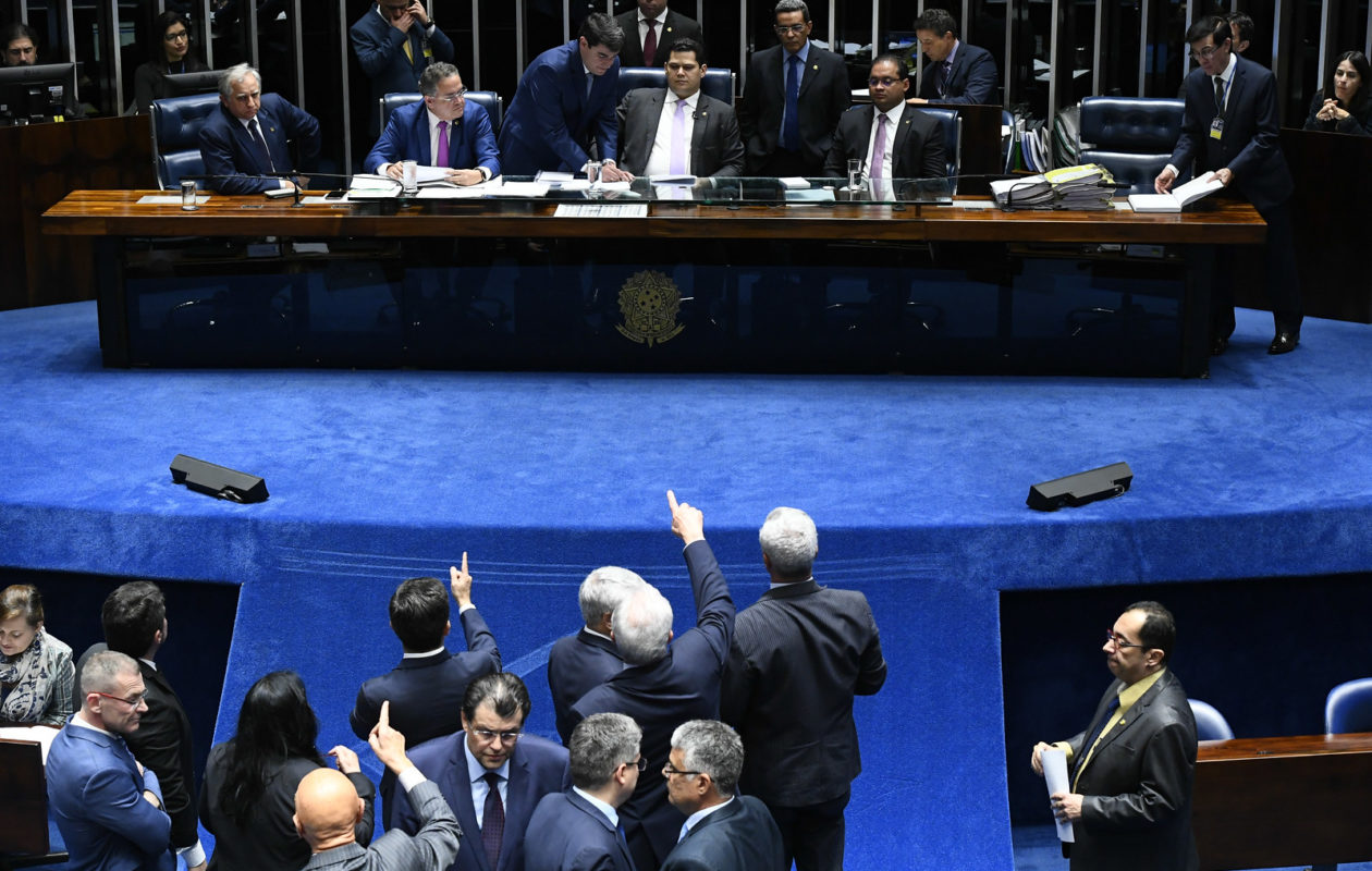 Senado derruba decreto pró-armas de Bolsonaro