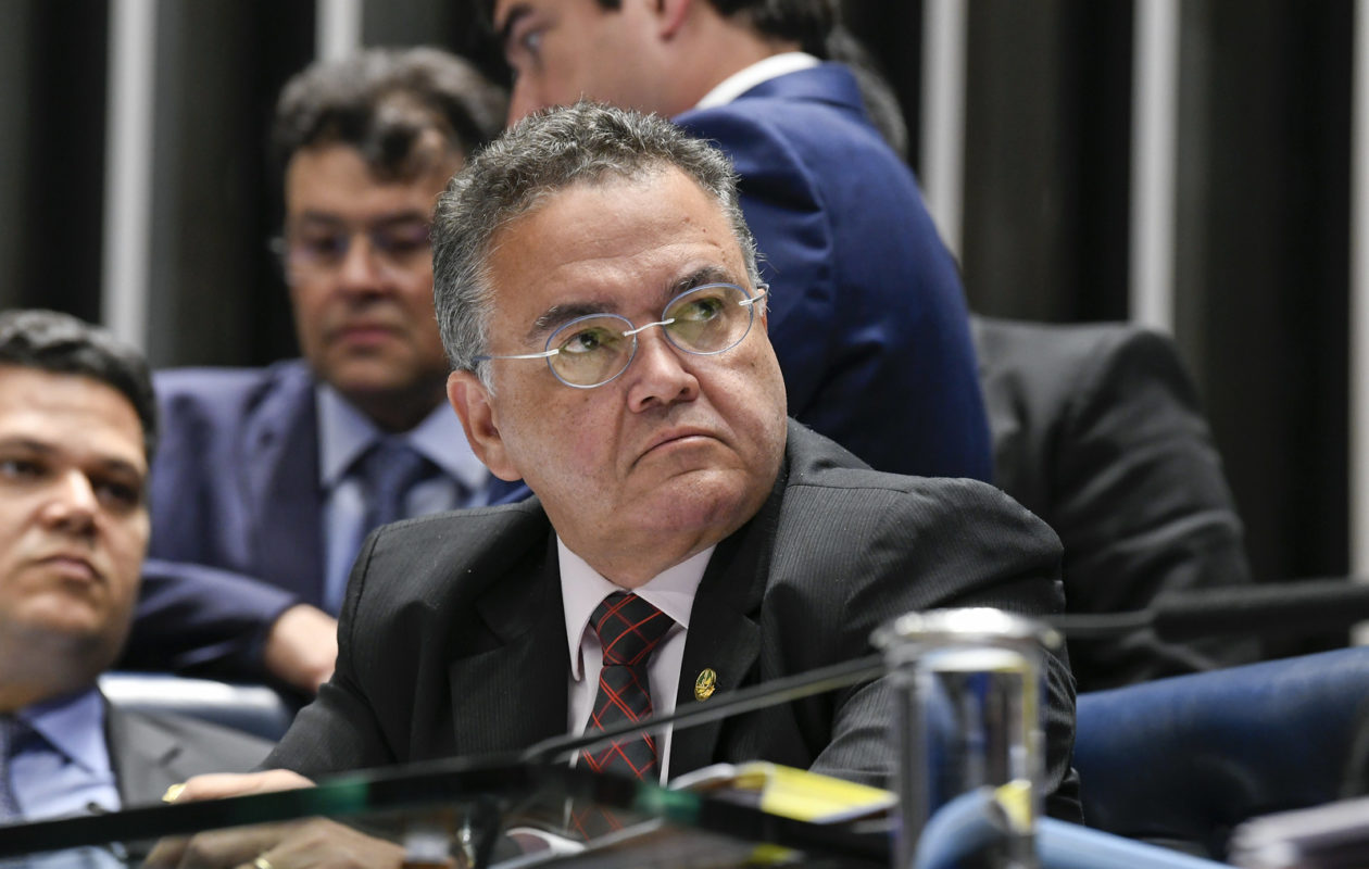 Pelo MA, apenas Roberto Rocha vota a favor da MP que coíbe fraudes no INSS