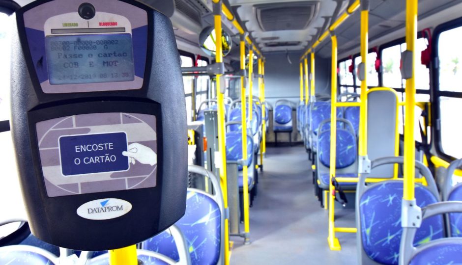 Prefeitura anuncia aumento de passagem de ônibus em último ano de Edivaldo