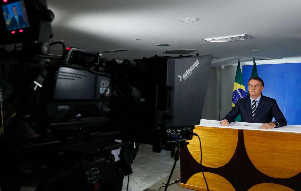 Em pronunciamento, Bolsonaro defende fim de quarentena e reabertura de comércio e escolas
