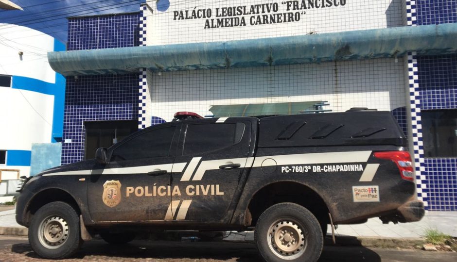 Polícia Civil faz busca e apreensão contra Vera Lúcia e na Câmara de Chapadinha