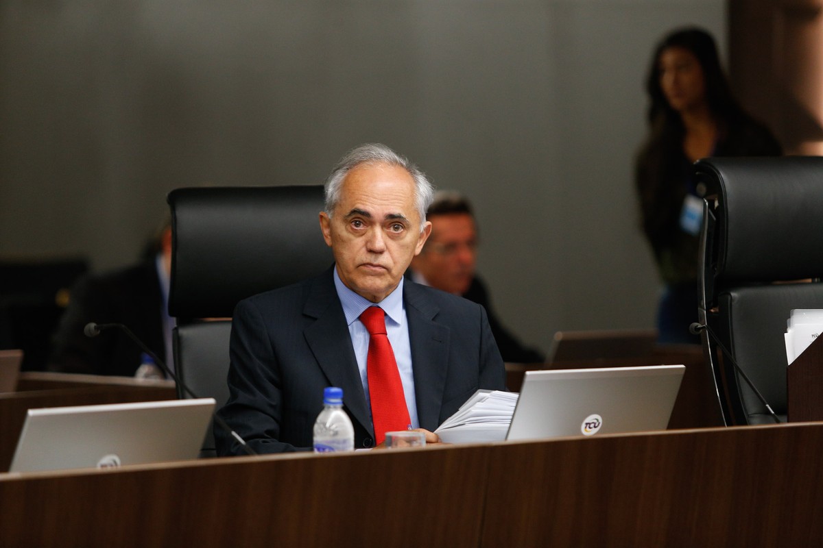 Cabral cita mesada de R$ 100 mil a Raimundo Carreiro em delação, diz revista