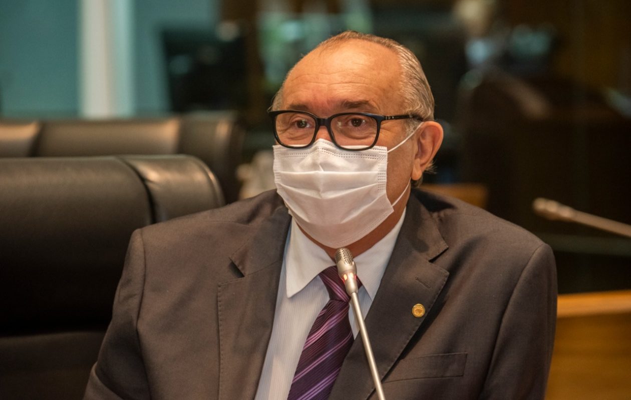 César Pires diz que governo maquia orçamento da saúde