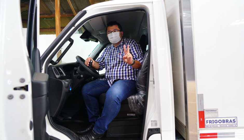 Araguanã recebe caminhão frigorífico da Codevasf, fruto de emenda de Josimar
