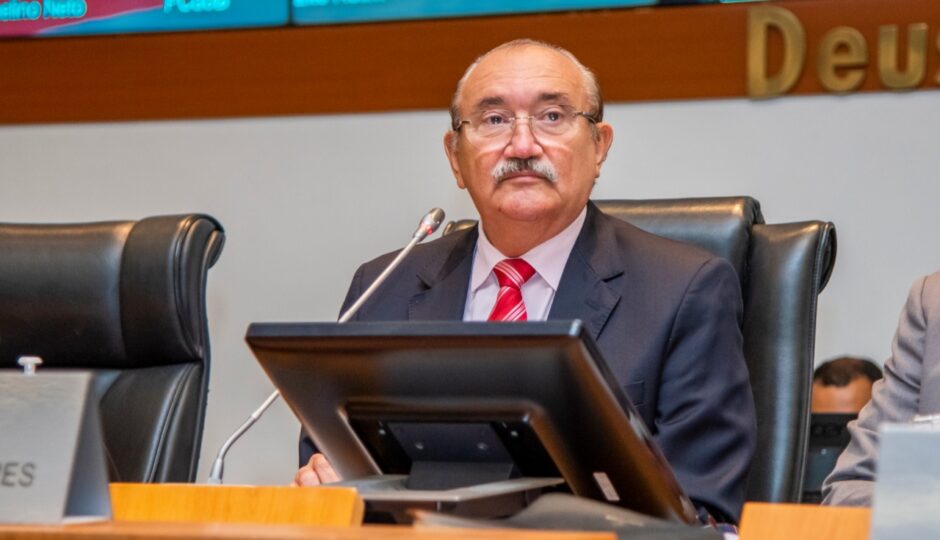 César Pires vai acionar MP e TCE contra Aparício Bandeira e empreiteira