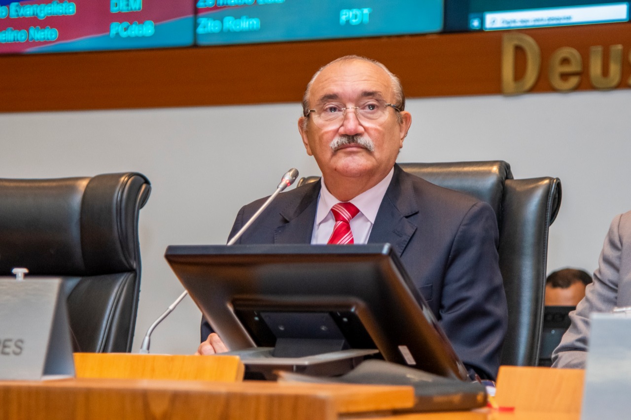 César Pires vai acionar MP e TCE contra Aparício Bandeira e empreiteira