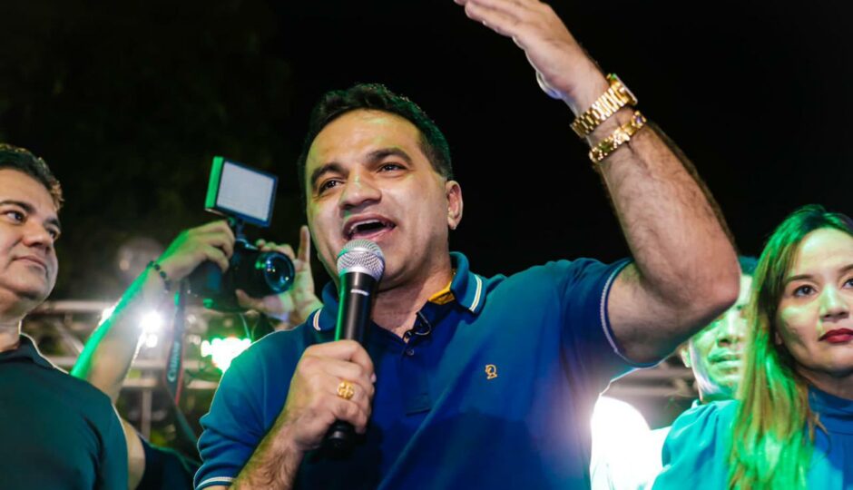 Partido de Bolsonaro, PL faz jogo duplo no Maranhão e libera apoio a Flávio Dino ao Senado