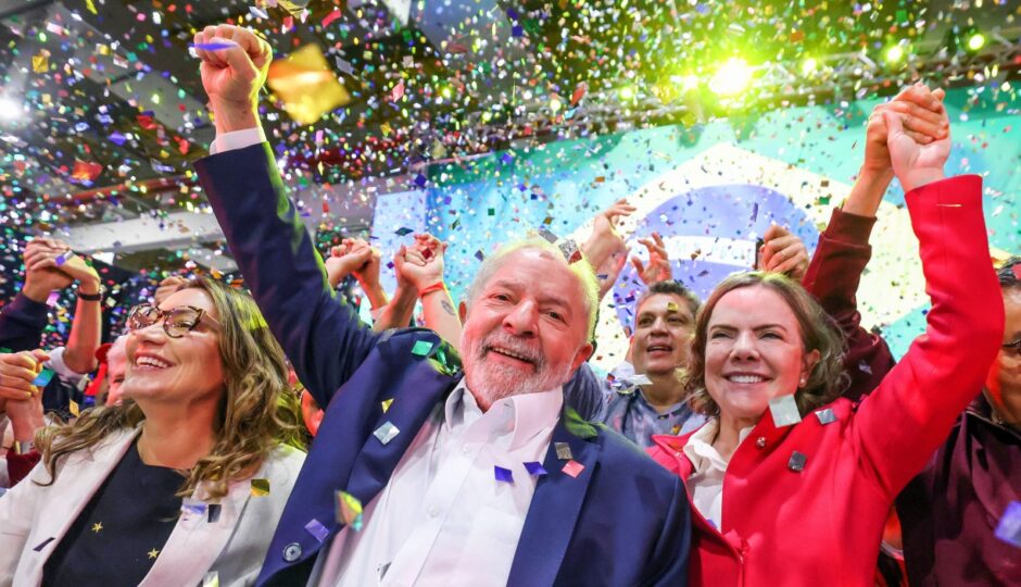 Lula é eleito presidente na disputa mais apertada desde a redemocratização